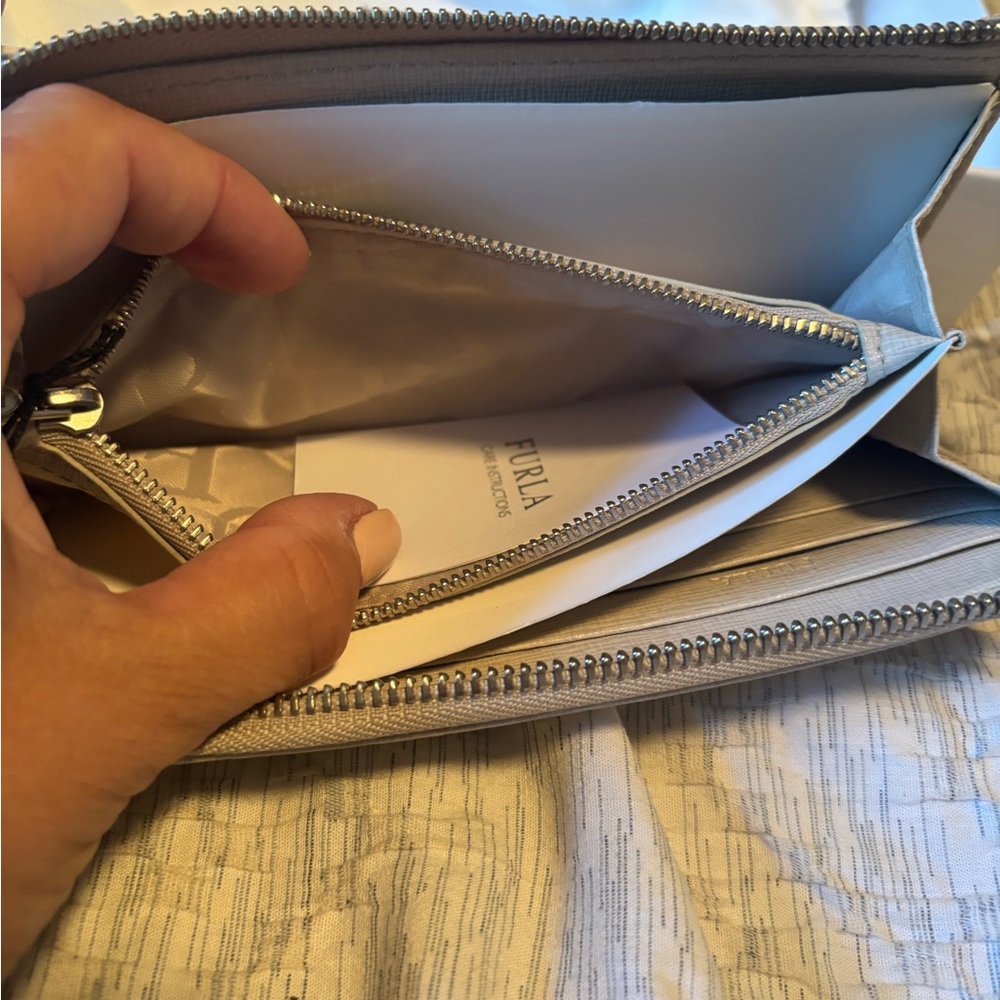 NWT Furla Beige Women's Wallet - Picture 5 of 12